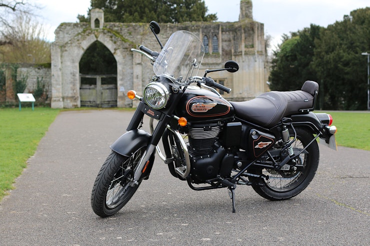 Royal Enfield Bullet 350: दमदार इंजन, क्लासिक लुक और जबरदस्त परफॉर्मेंस वाली बाइक, वो भी किफायती कीमत में