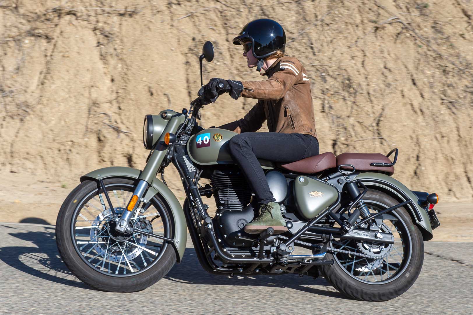 Royal Enfield Classic 350: पूरी जानकारी – इंजन, माइलेज, फीचर्स और कीमत Royal Enfield Classic 350: पूरी जानकारी – इंजन, माइलेज, फीचर्स और कीमत