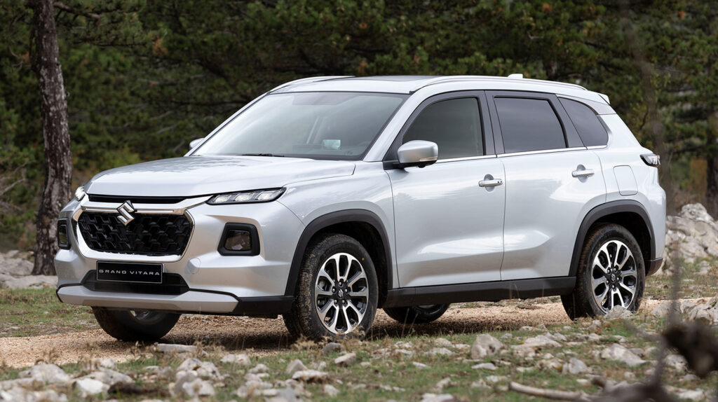 Maruti Suzuki Grand Vitara Review: शानदार माइलेज, एडवांस्ड फीचर्स और परिवार के लिए परफेक्ट कार