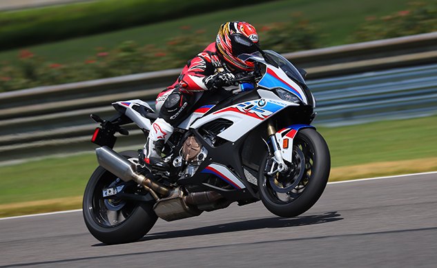 BMW S1000RR: 210 hp पावरफुल इंजन, 340 kmph टॉप स्पीड और 20 लाख में ऑन-रोड कीमत