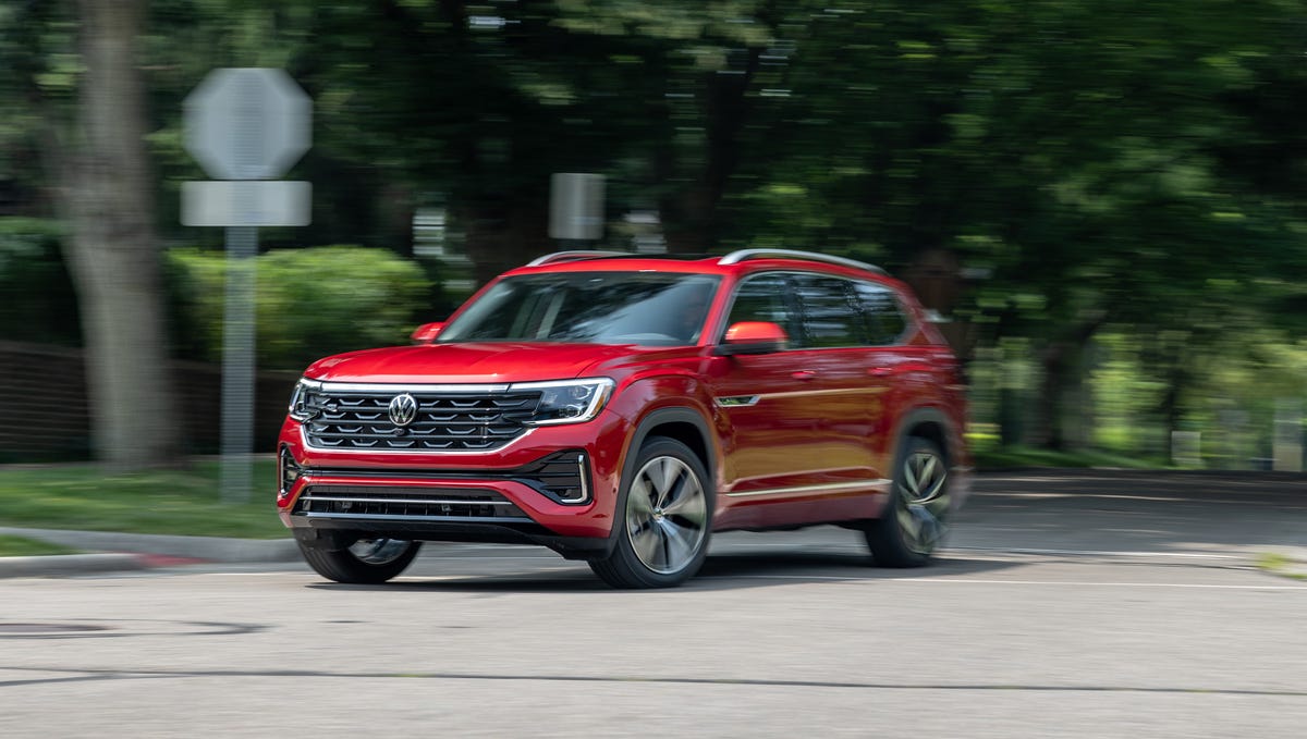 इस दिवाली चुनें Volkswagen Atlas SUV: पावरफुल इंजन, बेहतरीन इंटीरियर और फ्यूल एफिशिएंसी के साथ 5-सीटर फैमिली SUV इस दिवाली चुनें Volkswagen Atlas SUV: पावरफुल इंजन, बेहतरीन इंटीरियर और फ्यूल एफिशिएंसी के साथ 5-सीटर फैमिली SUV