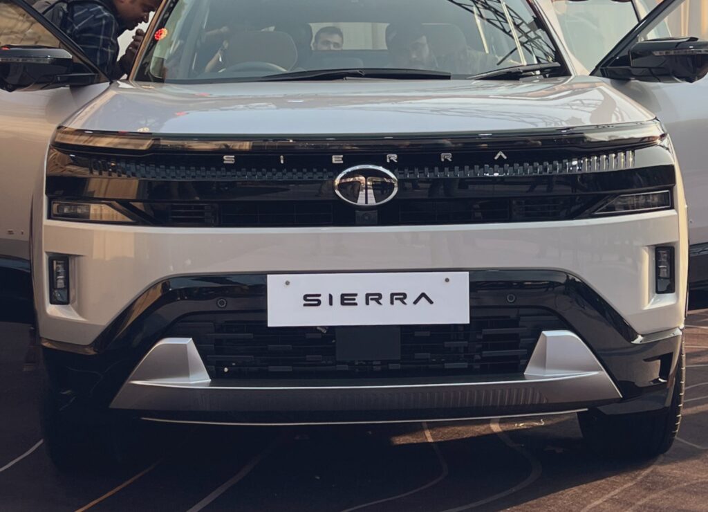 Tata Sierra की वापसी: 25 नवंबर को लॉन्च हुई Tata Sierra,क्या Cars के मार्केट मे मचा पायेगी धमाल ?