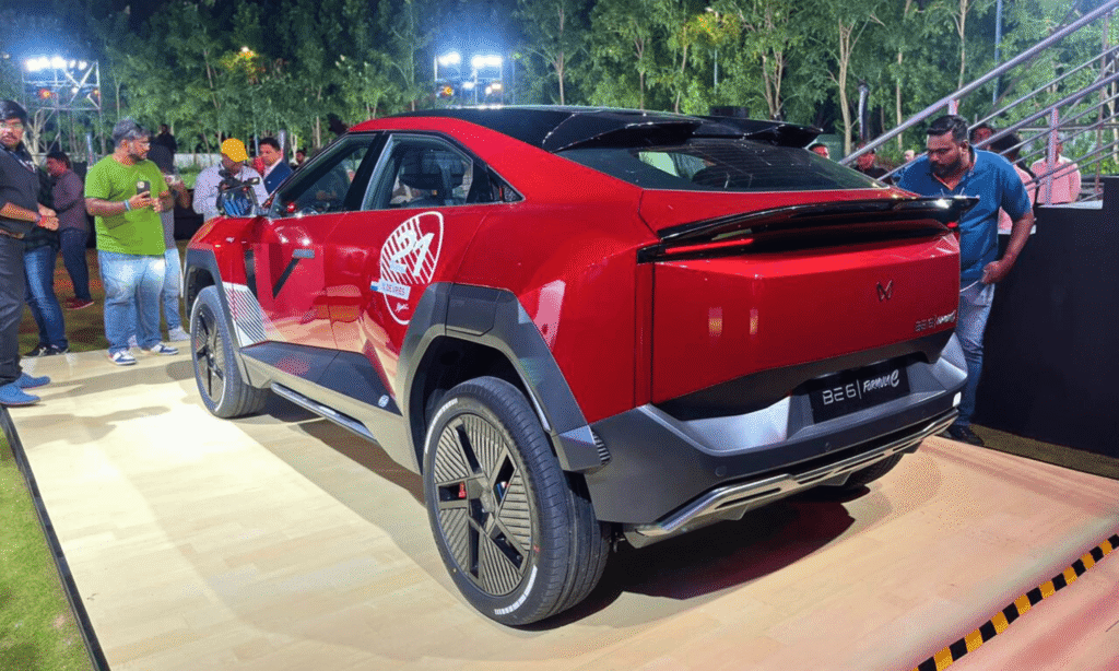 Mahindra BE 6 Formula-E Edition -दुनिया की पहली फॉर्मूला ई थीम SUV,भारत में हुई लॉन्च मात्र 23.69 लाख में, क्या है इसमें खास और क्या यह SUV सेगमेंट में तहलका मचा पाएगी??