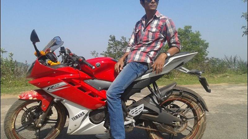 Yamaha R15 V4 : दमदार इंजन, शानदार लुक और एडवांस सेफ्टी फीचर्स के साथ युवाओं की पहली पसंद Yamaha R15 V4