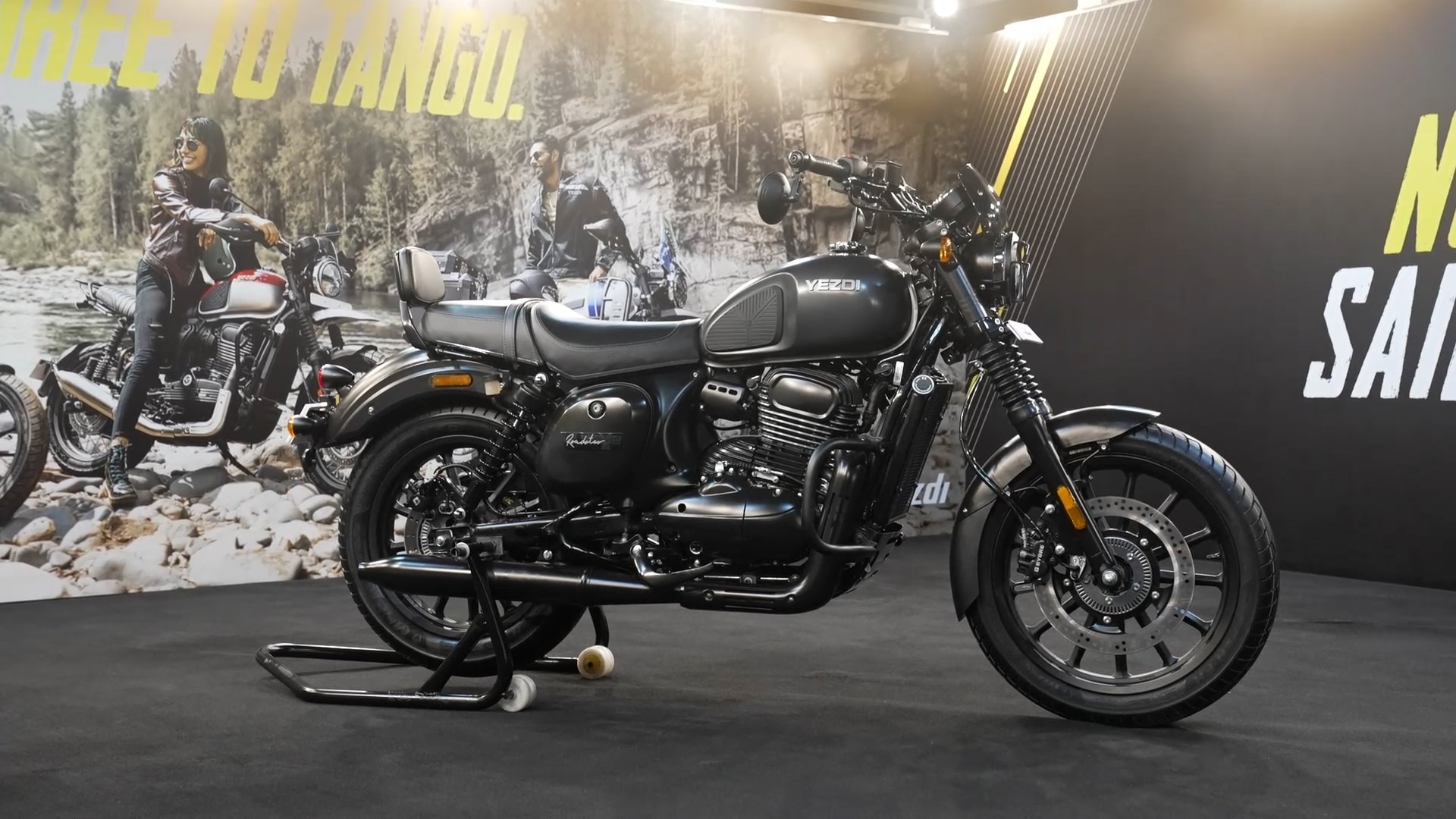 Yezdi Roadster : दमदार इंजन, शानदार लुक और 30 kmpl माइलेज वाली जबरदस्त स्पोर्ट्स बाइक Yezdi Roadster