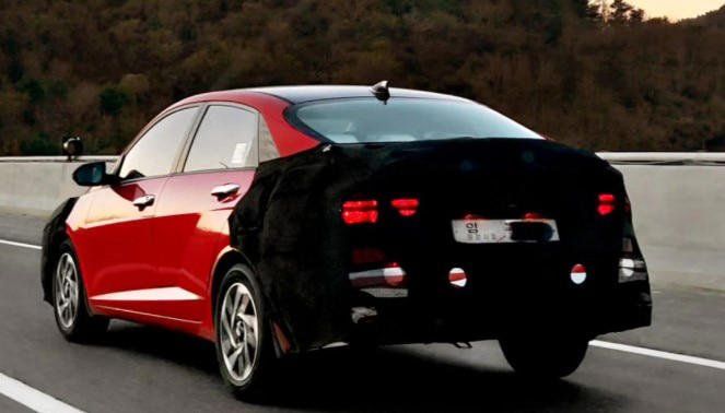 Hyundai Verna Facelift 2026 का नया मॉडल टेस्टिंग में दिखाई दिया, क्या भारत में आएगी यह अपडेटेड Verna? Hyundai Verna Facelift 2026 का नया मॉडल टेस्टिंग में दिखाई दिया, क्या भारत में आएगी यह अपडेटेड Verna?