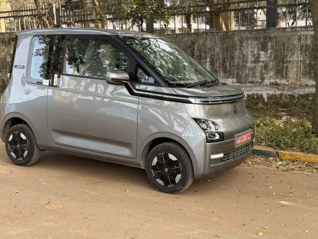 Flop Car 2025: SUV-EV की दौड़ में पीछे रह गई यह कारें, 2025 की फ्लॉप कारों की कहानी MG Comet EV