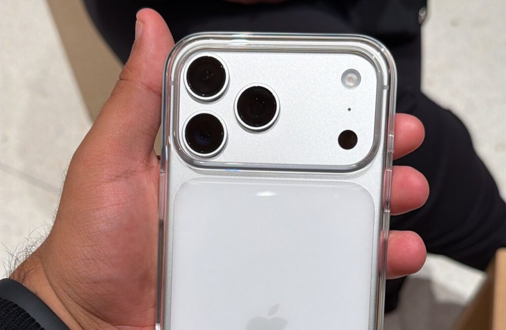 ₹9,500 Price Drop के साथ iPhone 17 Pro Max खरीदने का सही मौका ! https://www.apple.com/in/iphone-17-pro/