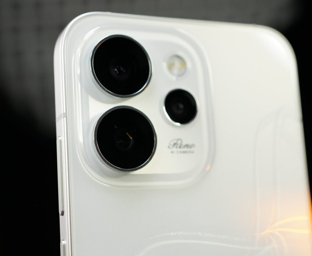 OPPO Reno 15 Pro Mini 5G: छोटा फोन, प्रीमियम फीचर्स और दमदार परफॉर्मेंस OPPO Reno 15 Pro Mini