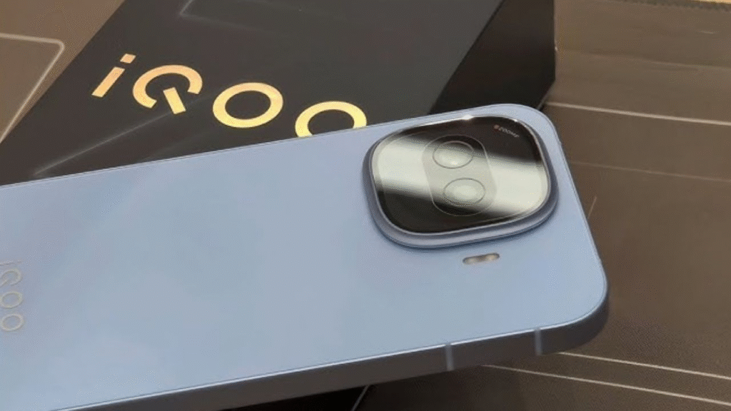 लॉन्च होते ही छा गया iQOO Z11 Turbo -Snapdragon 8 Gen 5 और 7600mAh बैटरी ने मचा दी हलचल